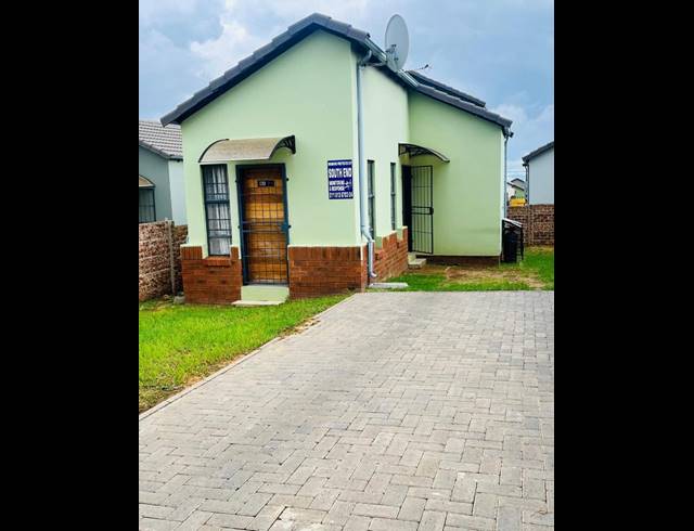 2 BEDROOM HOUSE FOR SALE IN SOUTH HILLS